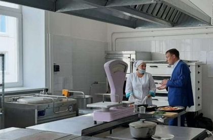 Родители из нескольких крупных городов Иркутской области принимают участие в опросе по качеству школьного питания – Артём Лобков